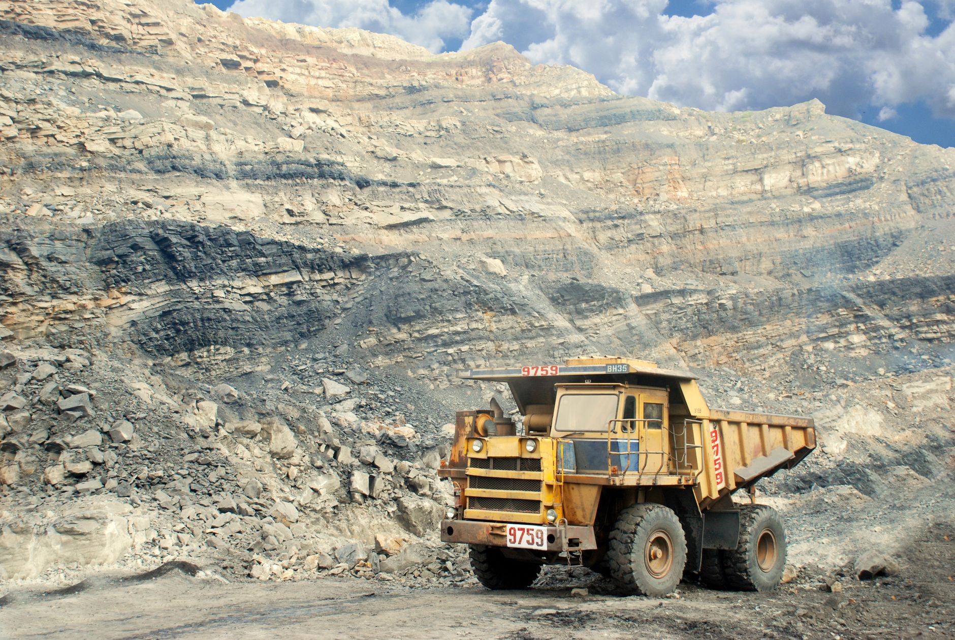 AI Startup Raises $310M to Mine Critical Metals in US