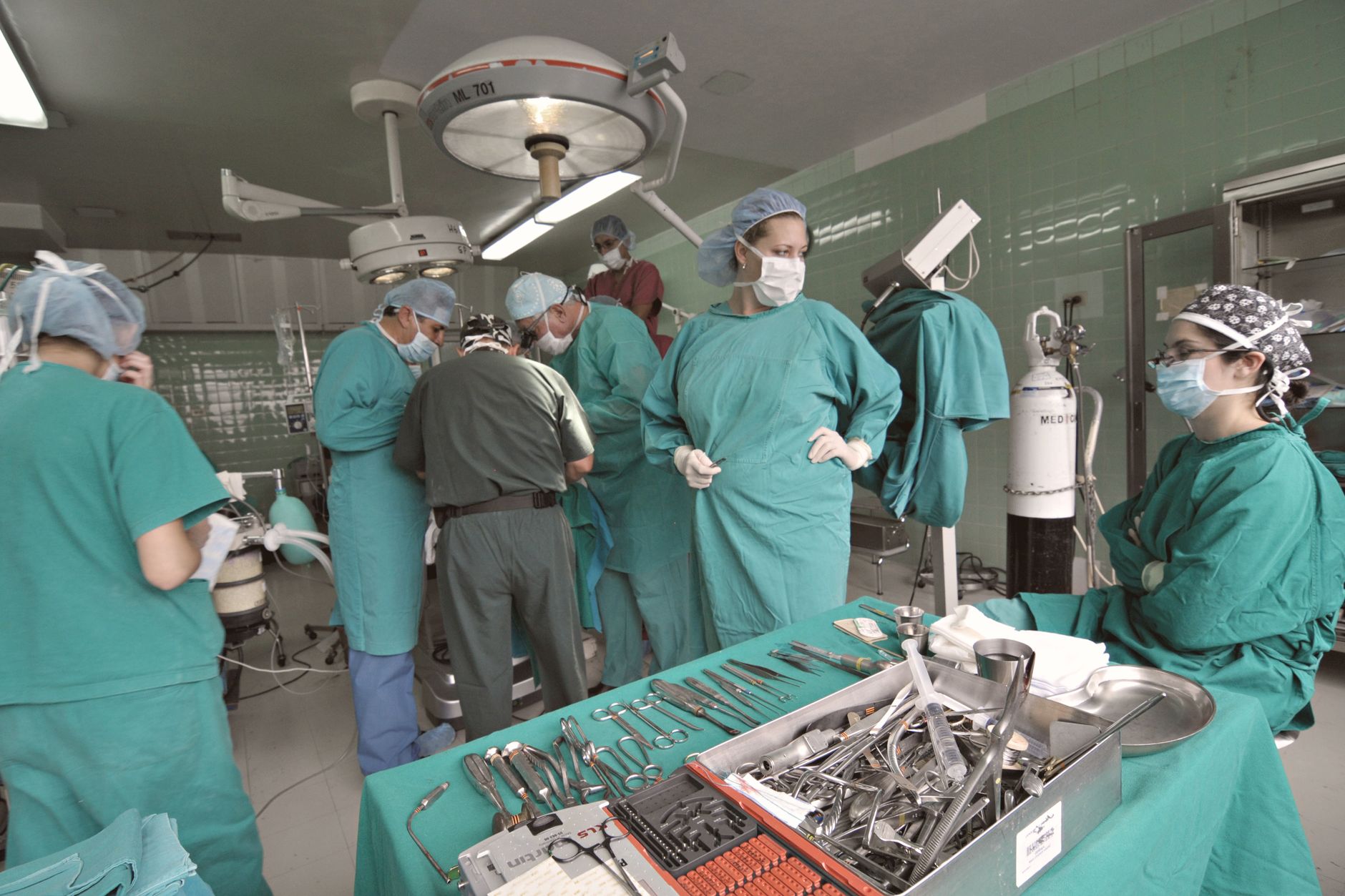 London Surgeons Use AI to Remove Brain Tumor in Historic Surgery